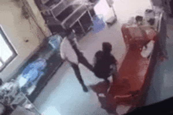 Người phụ nữ bị đánh dã man ở Hà Nội: Xuất huyết não, dập gan, hôn mê