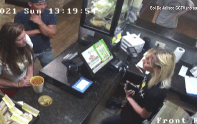 Khách hàng hất tô súp cay vào mặt quản lý vì món ăn quá nóng-1