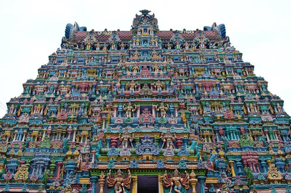 Ngắm nhìn ngôi đền có kiến trúc kì lạ và sặc sỡ ở Ấn Độ-1