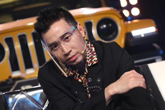 Karik ẩn ý rời 'ghế nóng' Rap Việt, vì sao ra đi không lý do?