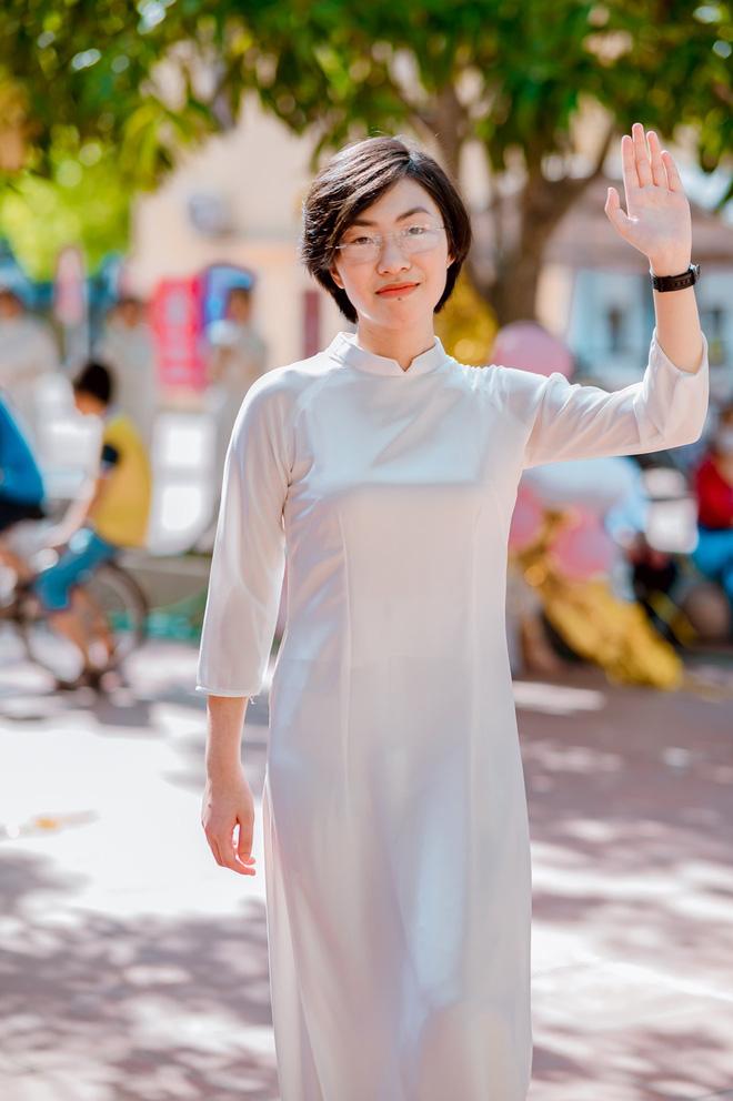 Quán quân Olympia Thu Hằng sau 1 năm đăng quang gây tranh cãi-2