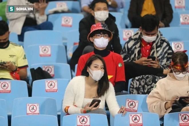 Cô gái khiến cả MXH truy tìm ở trận Việt Nam - Nhật Bản-3