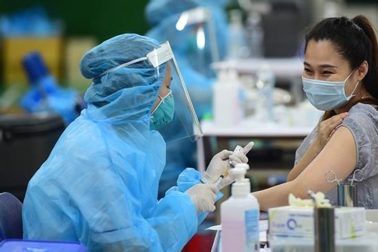 Nâng cấp độ dịch, địa phương rốt ráo 'không vì đã tiêm vắc xin mà lơ là'
