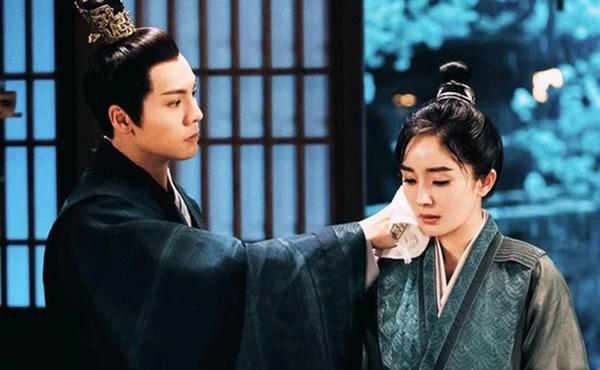 Dương Mịch rơi vào góc quay chết chóc, mặt hốc hác như bà thím 50-1