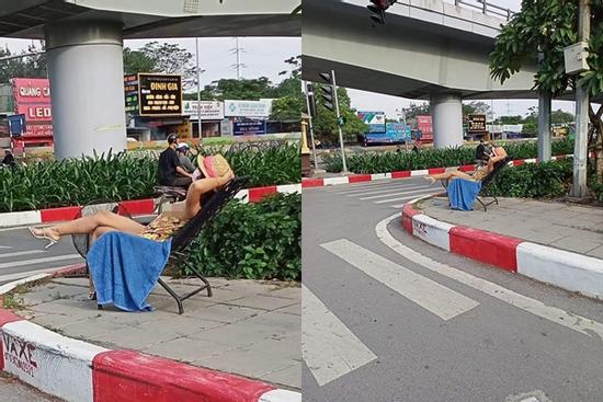 Xôn xao cô gái mặc 'mát mẻ' mang ghế ra đường nằm phơi nắng