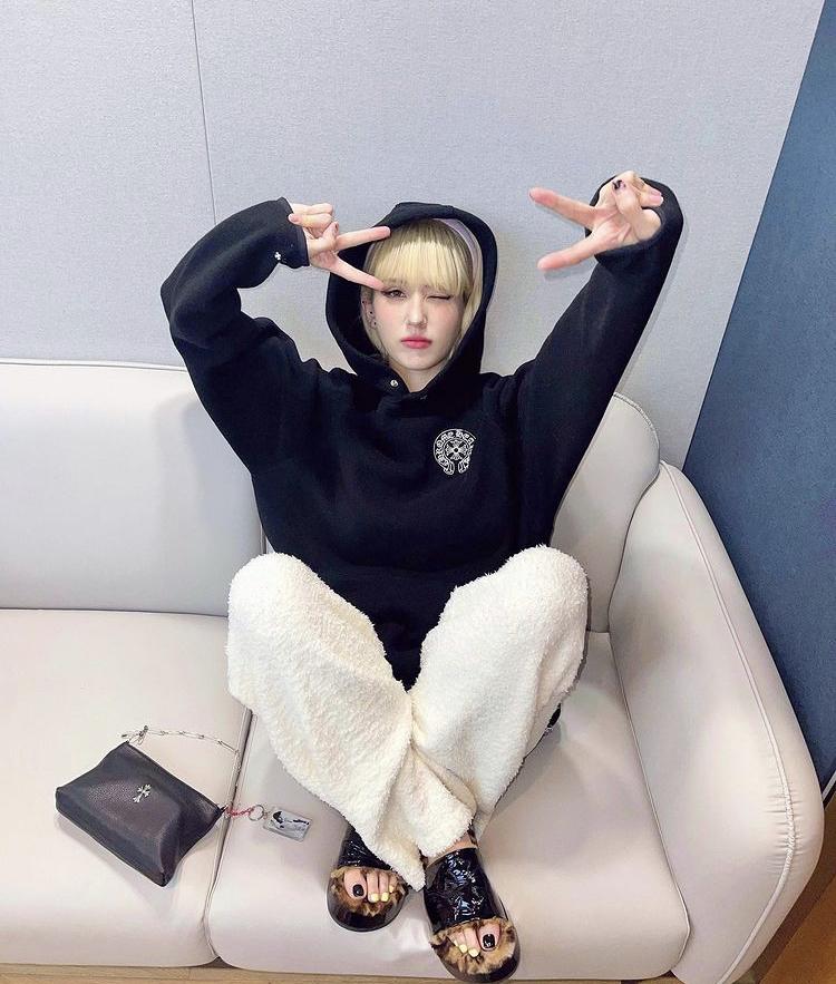 Học Dara, HyunA diện áo khoác mà vẫn gọn gàng, sành điệu-7