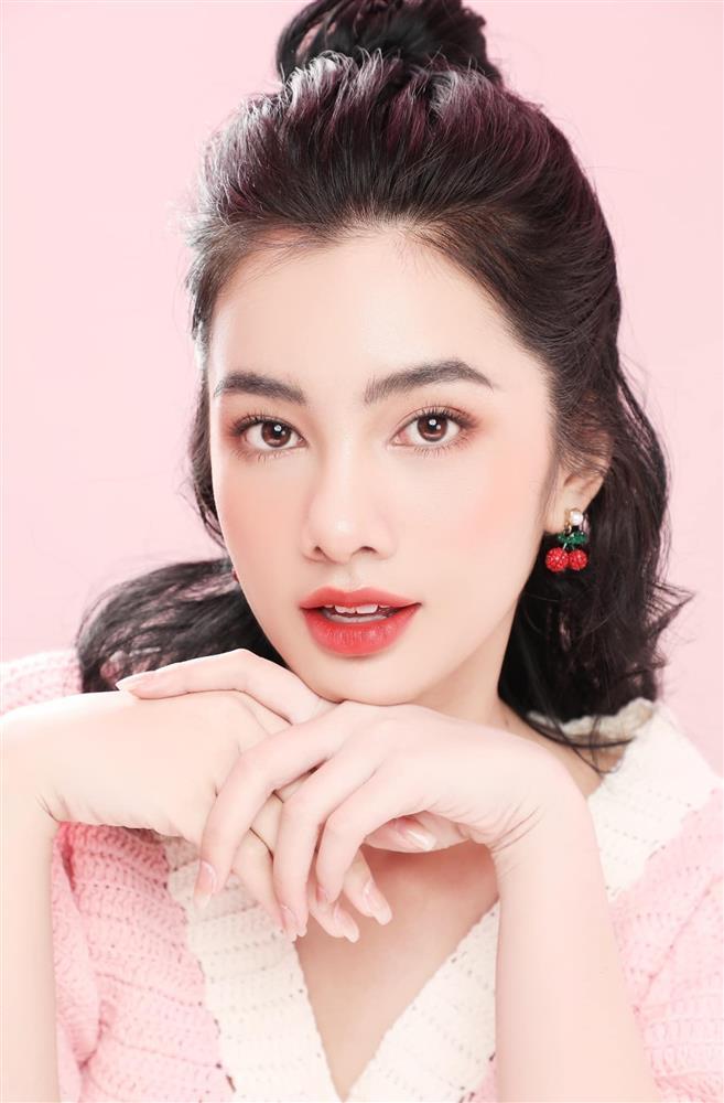 Tình tin đồn của chồng cũ Lệ Quyên vừa qua tuổi 18 kinh hoàng-1