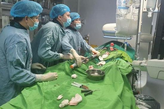 Tưởng đau bụng thông thường, ông chú Phú Thọ suýt gặp 'tử thần' vì bệnh hiểm