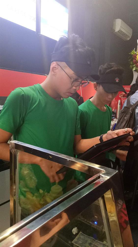 PewPew xoay xở giữ mạng trong 3 năm mở tiệm bánh mì-4