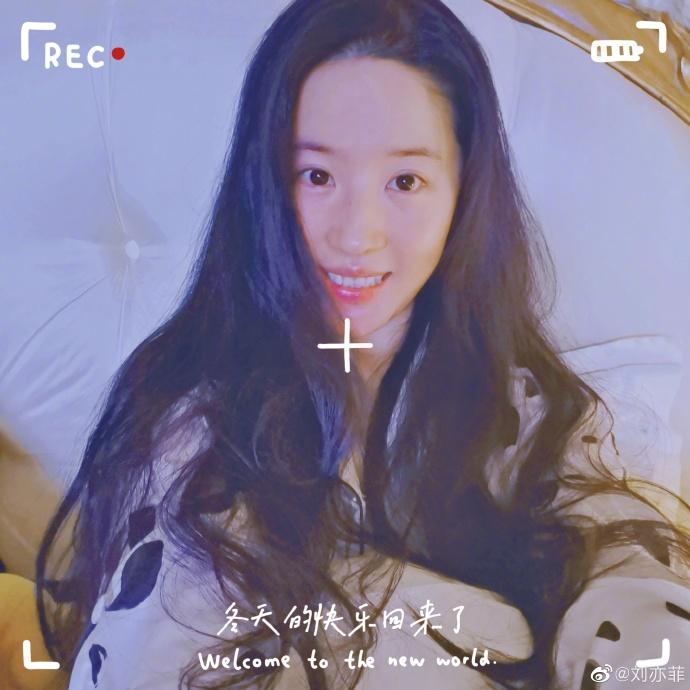 Mặt mộc Lưu Diệc Phi tuổi 34 có còn xứng thần tiên tỷ tỷ?-3