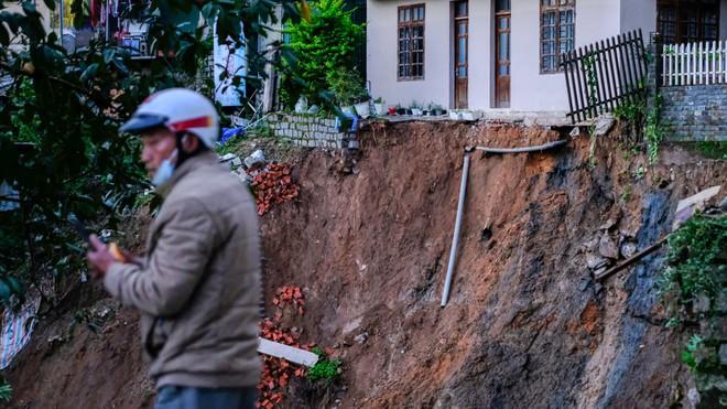 Sạt lở ở đèo Mimosa, Đà Lạt di dời khẩn cấp người dân và du khách-1