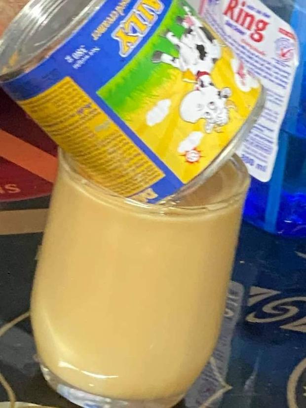 Dốc ngược lon sữa đặc, anh chàng gặp cảnh tượng tởn tới già!-1