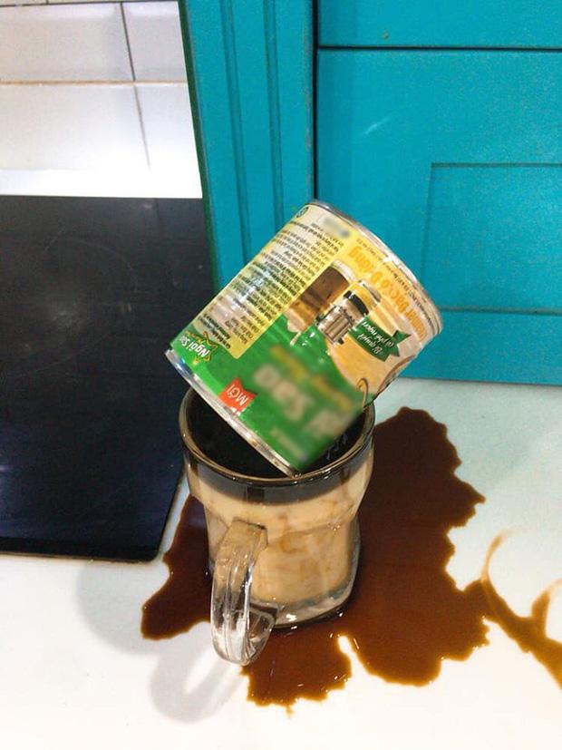 Dốc ngược lon sữa đặc, anh chàng gặp cảnh tượng tởn tới già!-2