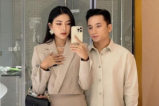 Vừa bị trộm điện thoại, vợ Phan Mạnh Quỳnh lại đụng độ kẻ kém duyên