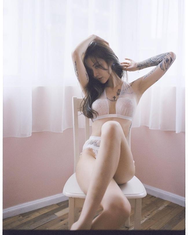 Vị trí xăm đắc địa của chị em khiến người nhìn chỉ có mê mẩn-5