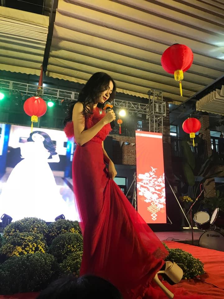 Hòa Minzy mỗi năm khai một chiều cao, bị yêu cầu đo minh bạch-7