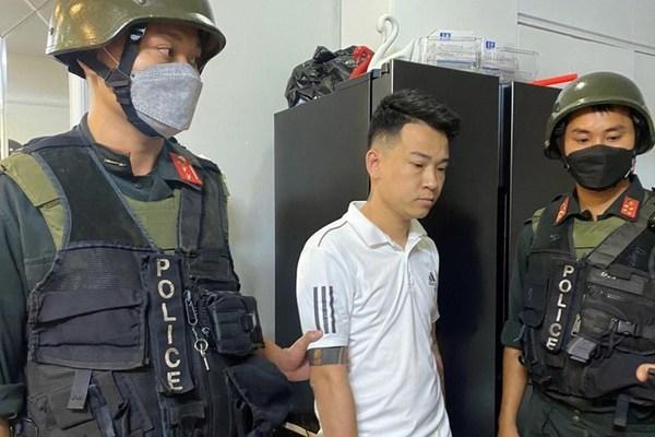 Những bí mật phía sau hotboy cưỡi Merc-1