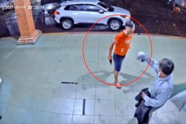 Công an chĩa súng nhân viên y tế: Không kiểm soát được cảm xúc-3