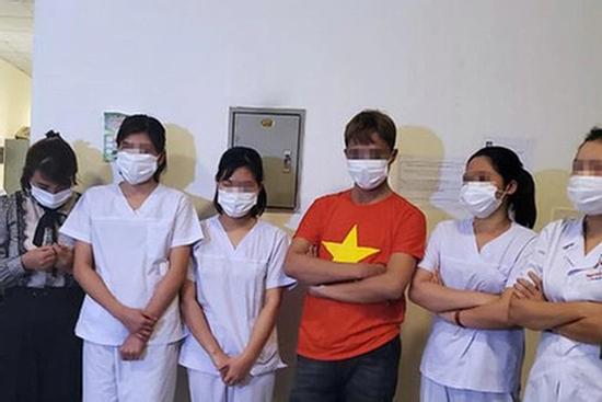 Lai lịch nhóm bán giấy test nhanh khống ở SVĐ Mỹ Đình