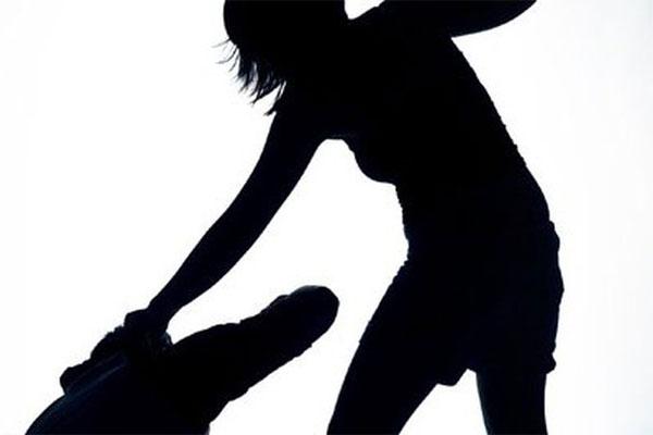 Rạng sáng, nghi vợ đánh chồng tử vong trên vũng máu-1