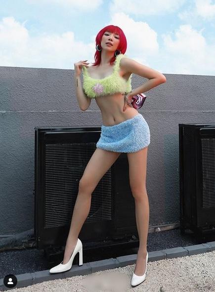 Thúy Vi o ép ngực khủng - Kỳ Duyên đơn giản mà sang-8