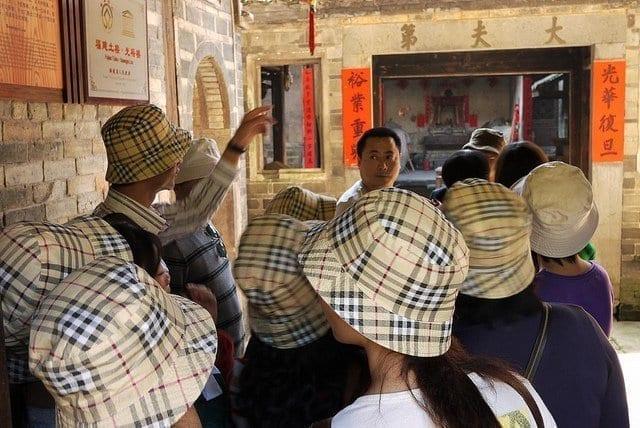 Burberry và 2 năm đen đủi: Ít nhiều cũng bởi dính líu tới Triệu Vy-1