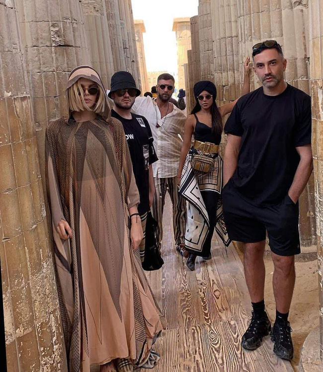 Burberry và 2 năm đen đủi: Ít nhiều cũng bởi dính líu tới Triệu Vy-2