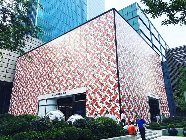 Burberry và 2 năm đen đủi: Ít nhiều cũng bởi dính líu tới Triệu Vy-5