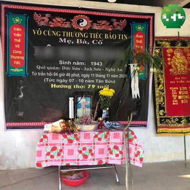 Nhìn lén đám tang qua hàng rào, đôi vợ chồng từ miền Nam về quặn lòng tiễn biệt mẹ-4