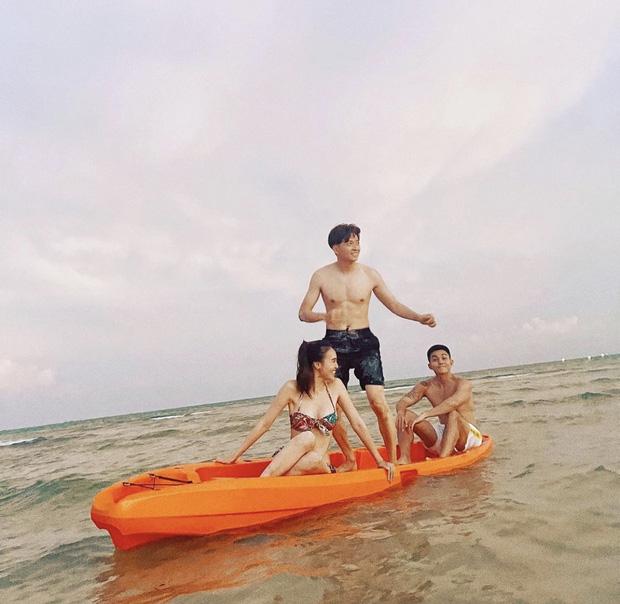 Lan Ngọc sấp mặt ở bãi biển nhưng vòng 1 ảo ma sao ấy nhỉ?-1