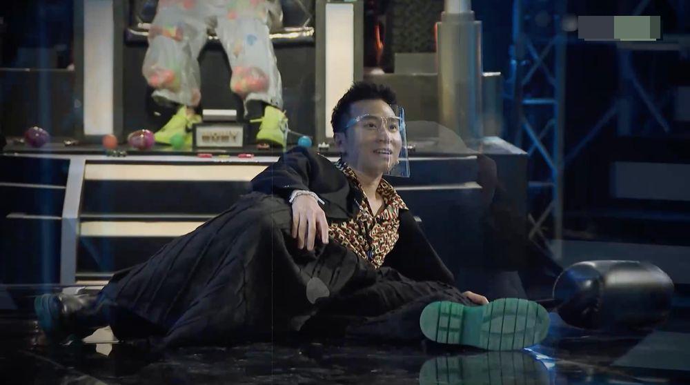 Karik sốc tâm lý khi bị Rhymastic cướp thí sinh trước mặt-2