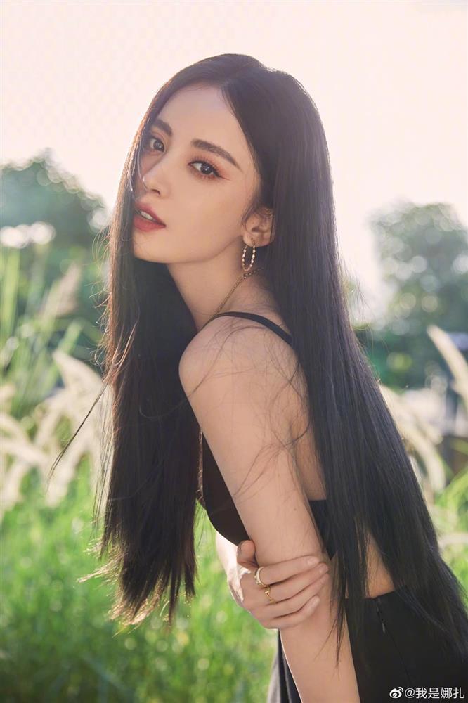 Cổ Lực Na Trát bị mắng tham tiền, diễn dở còn ôm sô nhiều phim-1