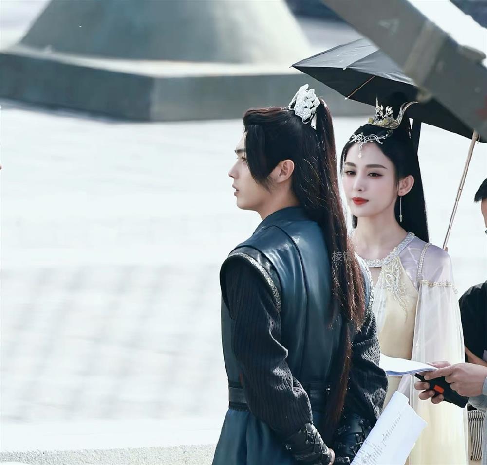 Cổ Lực Na Trát bị mắng tham tiền, diễn dở còn ôm sô nhiều phim-8