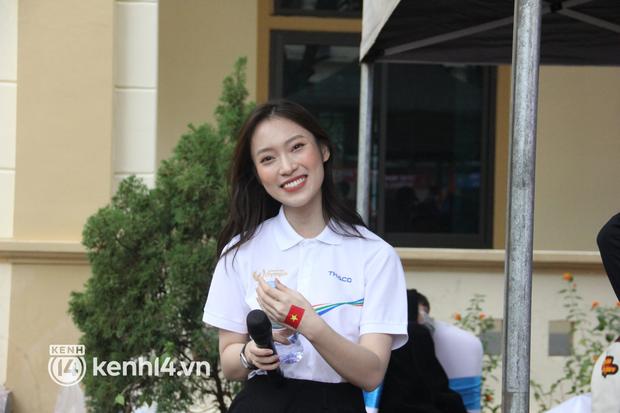 MC Khánh Vy bị chụp lén khi dẫn Olympia, có xinh như trên phây?-3