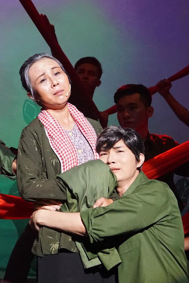 Phát hiện 3 F0 ngay trước khi đêm diễn, 1 NSƯT cứu nguy đáng khâm phục!-2