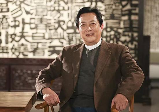 Gia Cát Lượng từng bị đồn ép vợ tự tử, U70 vẫn phong độ-4