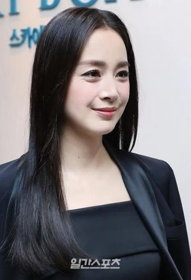 Hội nữ thần Kbiz khi thiếu photoshop, Kim Tae Hee làm fans giật mình-2
