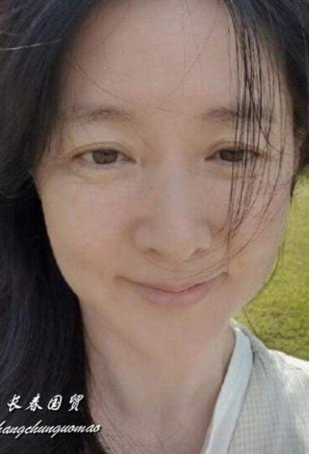 Hội nữ thần Kbiz khi thiếu photoshop, Kim Tae Hee làm fans giật mình-3