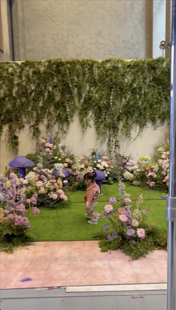 Cường Đô La biến hầm toàn siêu xe thành phim trường cho ái nữ-4