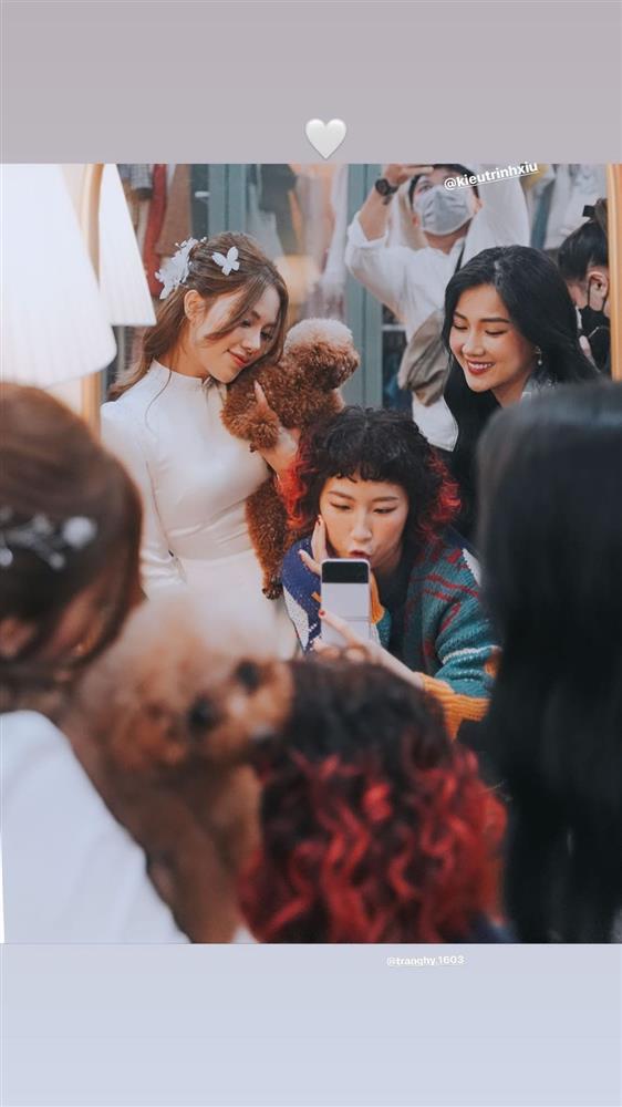 Cô dâu Đông Khuê đeo nhẫn kim cương, nhan sắc cực okela-7