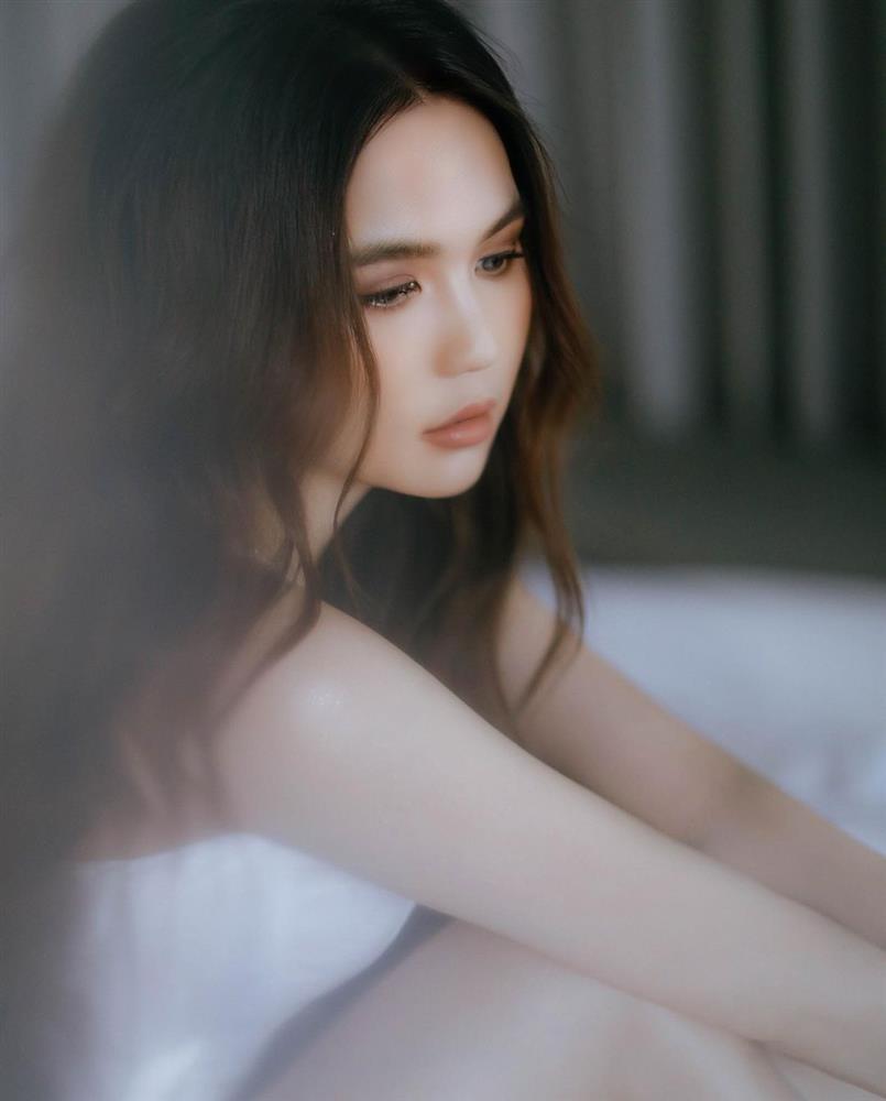 Sau màn lộ phụ tùng phản cảm, Ngọc Trinh quay về thế mạnh nội y-5