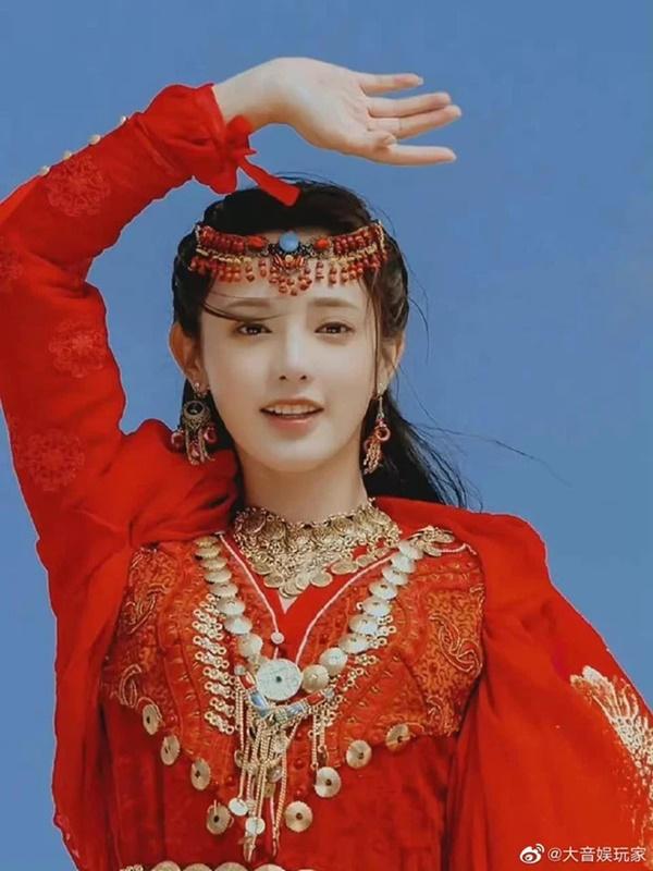 Cúc Tịnh Y và loạt mỹ nhân đạo nhái Tiểu Phong, Việt Nam cũng dính!-11