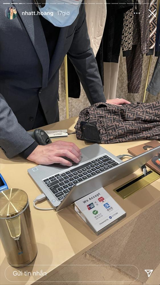 Hình ảnh thiếu gia Việt còng lưng mua sắm ở Mỹ-1