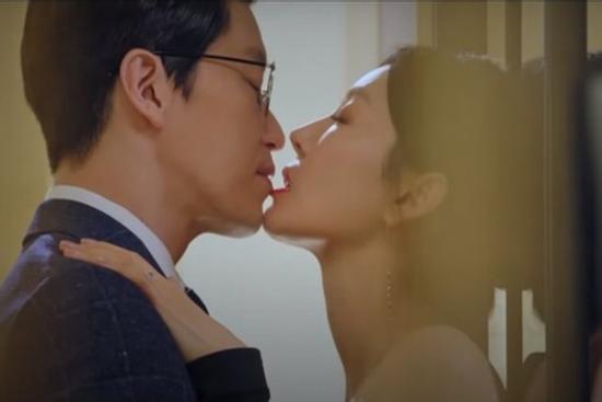 Hội 'gánh còng lưng' vì kịch bản dở tệ: Penthouse đứng top 1