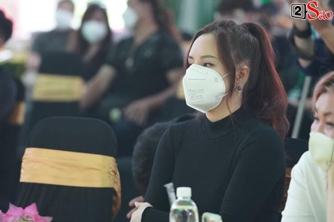 Vy Oanh, Trường Giang và dàn sao viếng Chung Thất Phi Nhung-9