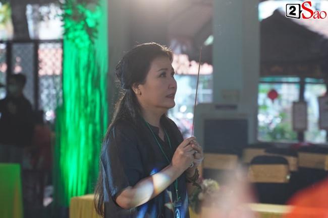 Vy Oanh, Trường Giang và dàn sao viếng Chung Thất Phi Nhung-11