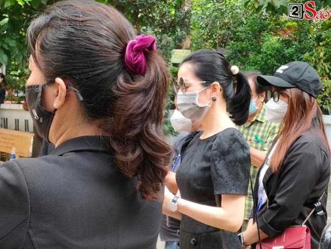 Vy Oanh, Trường Giang và dàn sao viếng Chung Thất Phi Nhung-5