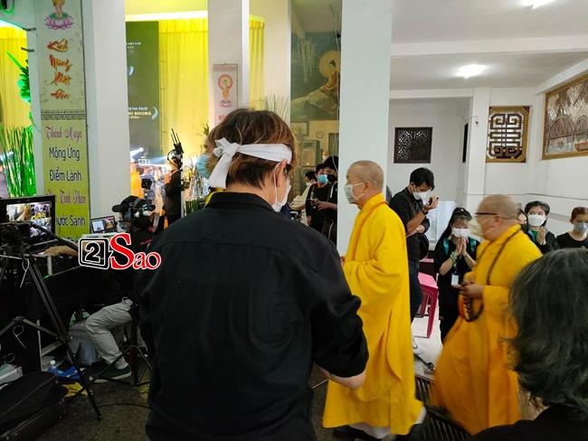 Quản lý vấn khăn tang, tiều tụy, tất tả lo 49 ngày Phi Nhung-7