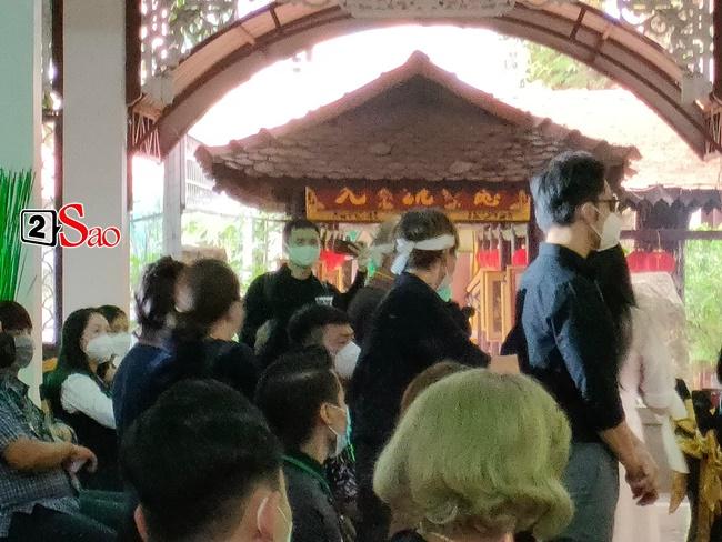 Quản lý vấn khăn tang, tiều tụy, tất tả lo 49 ngày Phi Nhung-8