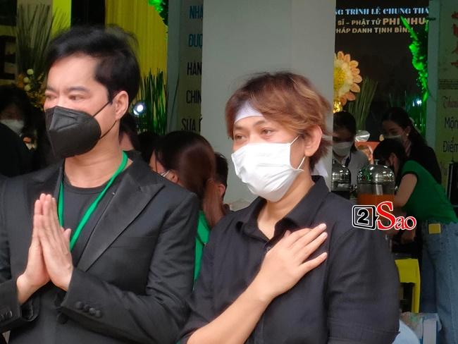 Quản lý vấn khăn tang, tiều tụy, tất tả lo 49 ngày Phi Nhung-6